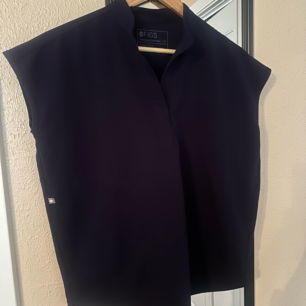 Figs Navy Raphael’s Scrub Top
